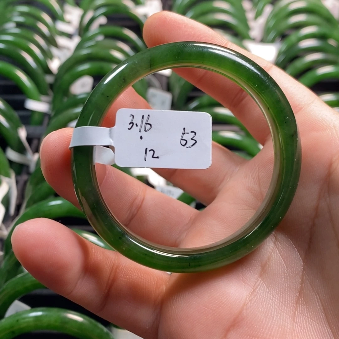 和田玉（碧玉）未镶嵌手镯有瑕疵53