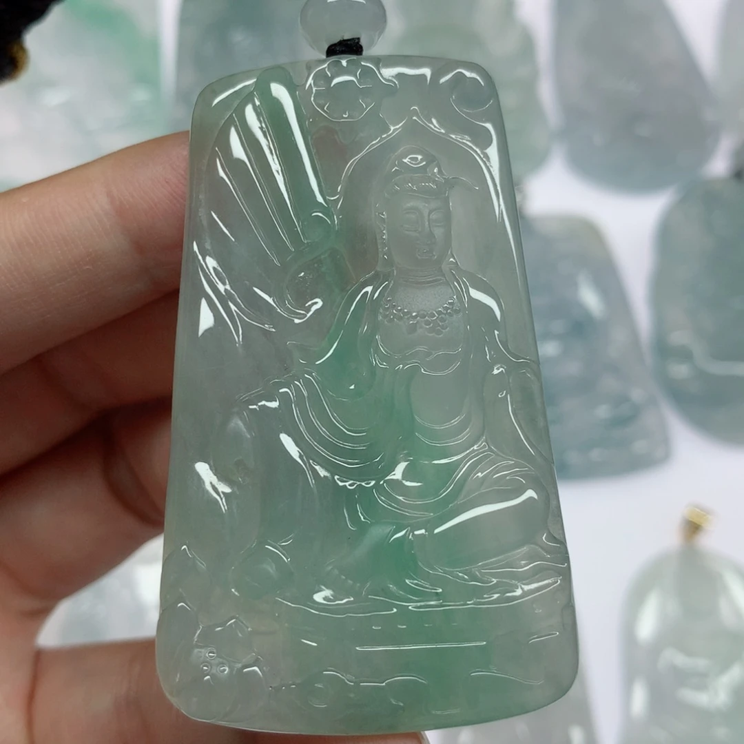 翡翠未镶嵌颈饰自在观音