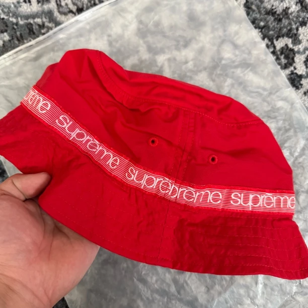 Supreme 红色渔夫帽【直播样品 包装丢了】