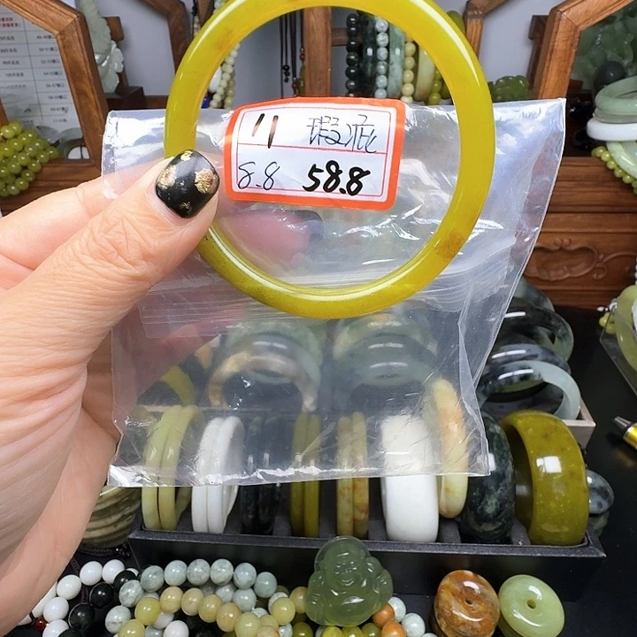 蛇纹石玉未镶嵌手镯