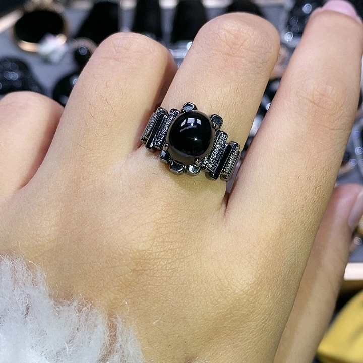 18K金镶嵌戒指翡翠蛋面