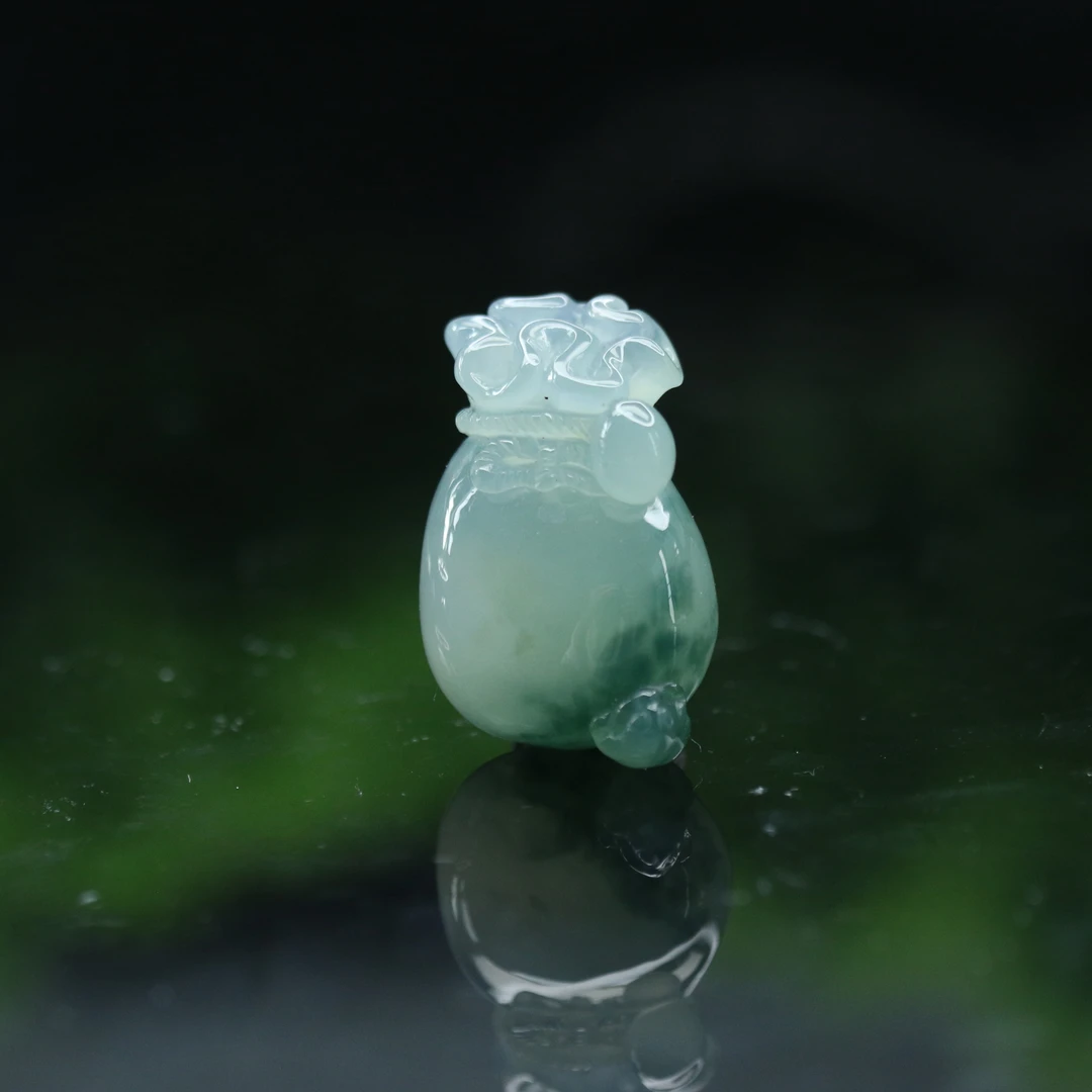 FC5天然缅甸翡翠A货钱袋/000211/保利厦门拍卖