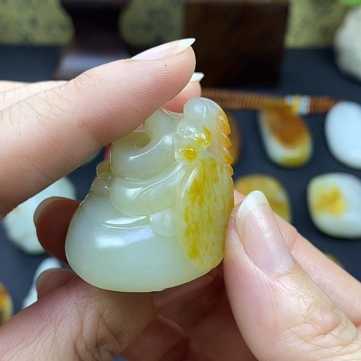 和田玉未镶嵌颈饰