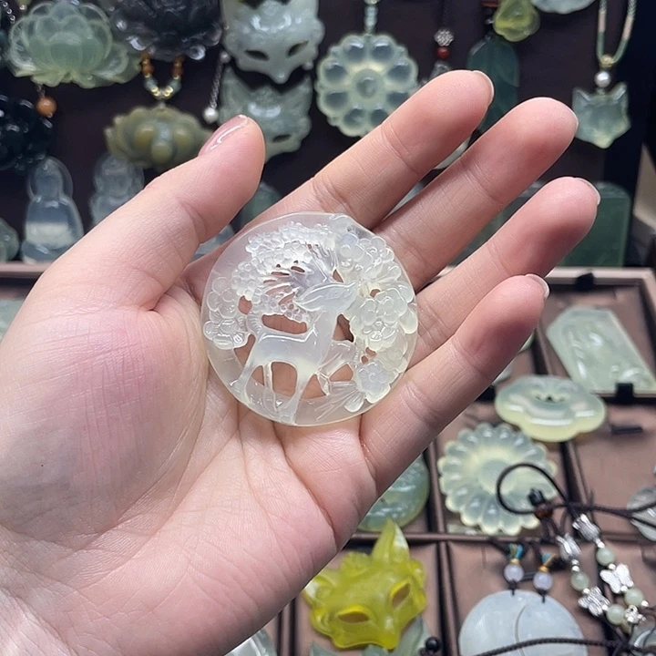 宠***儿未镶嵌蛇纹石玉吊坠(赠链)