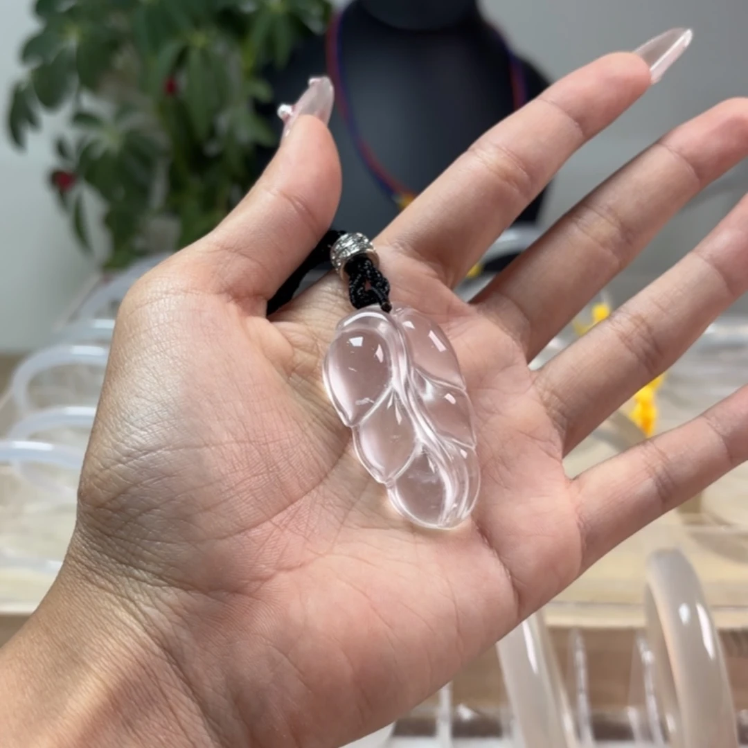 石英质玉未镶嵌颈饰无****?