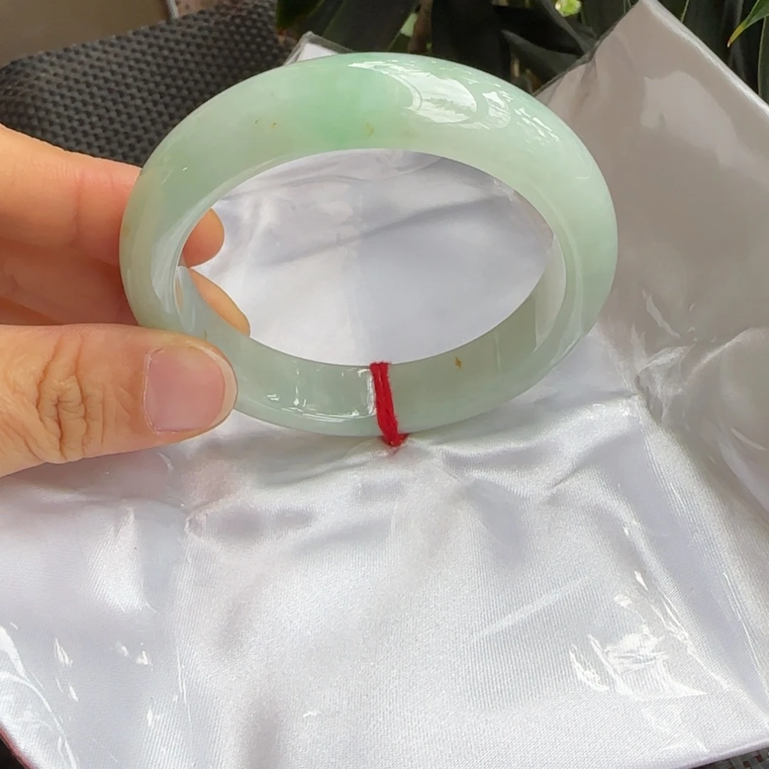 翡翠未镶嵌手镯56.9飘绿正圈手镯