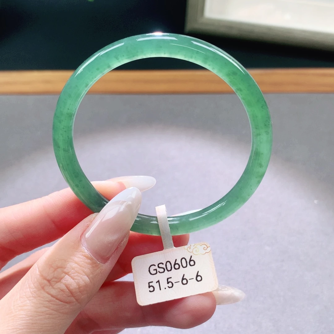 翡翠未镶嵌手镯天然