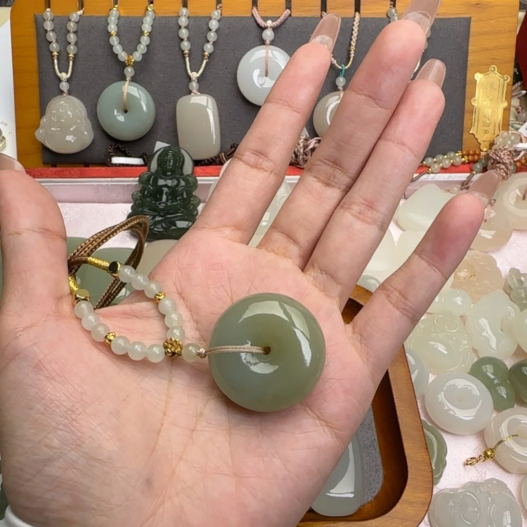 颈饰未镶嵌和田玉