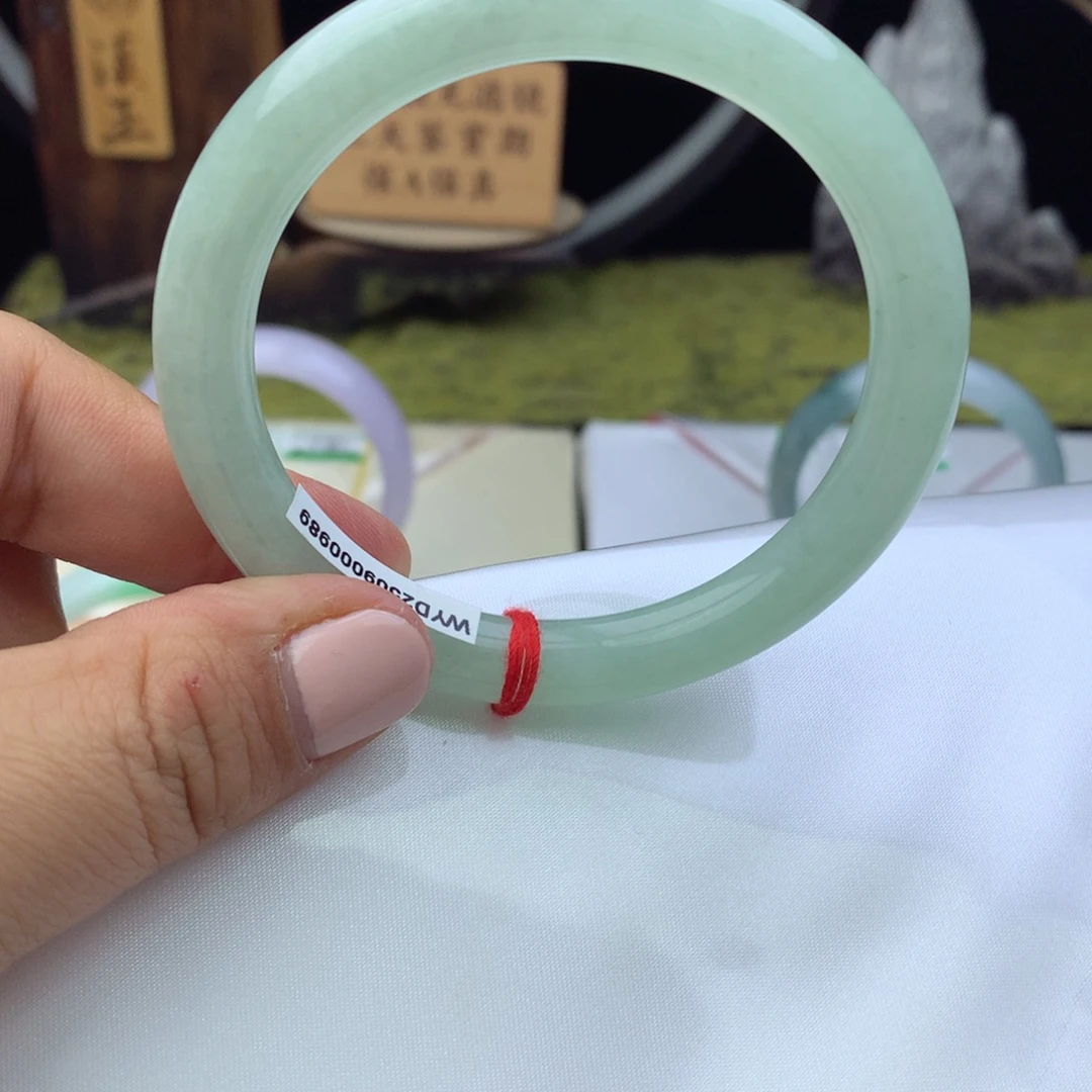 未镶嵌手镯(圆镯)翡翠纯天然