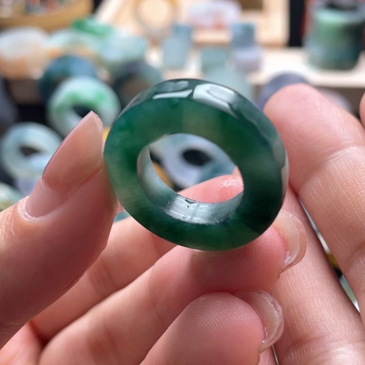 定制翡翠未镶嵌戒指