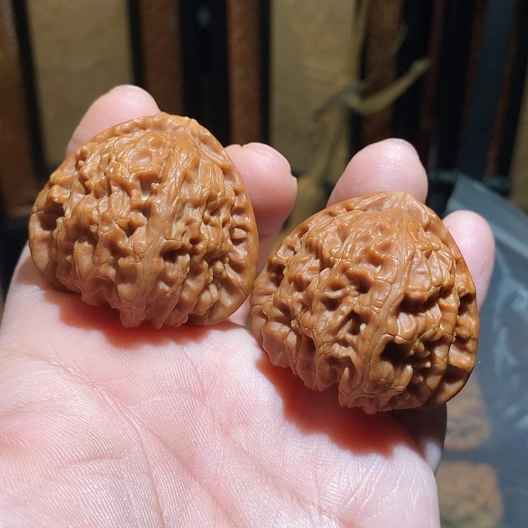 文玩核桃把件43三角白