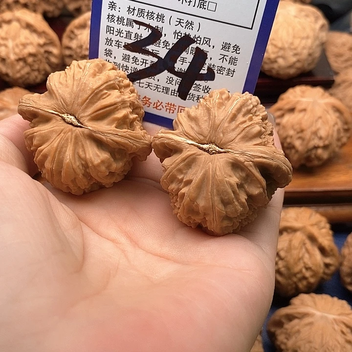 吊坠桃核白狮子头41