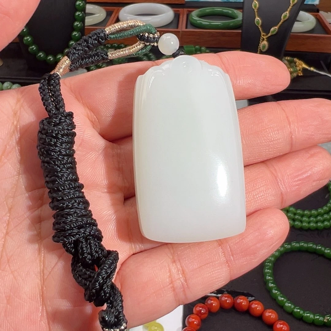 和田玉（白玉）未镶嵌颈饰油膏老料