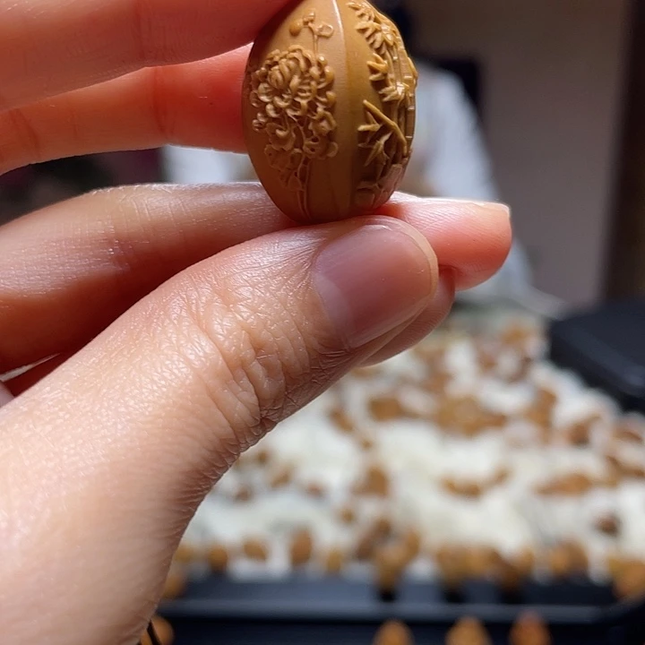 吊坠橄榄核梅兰竹菊