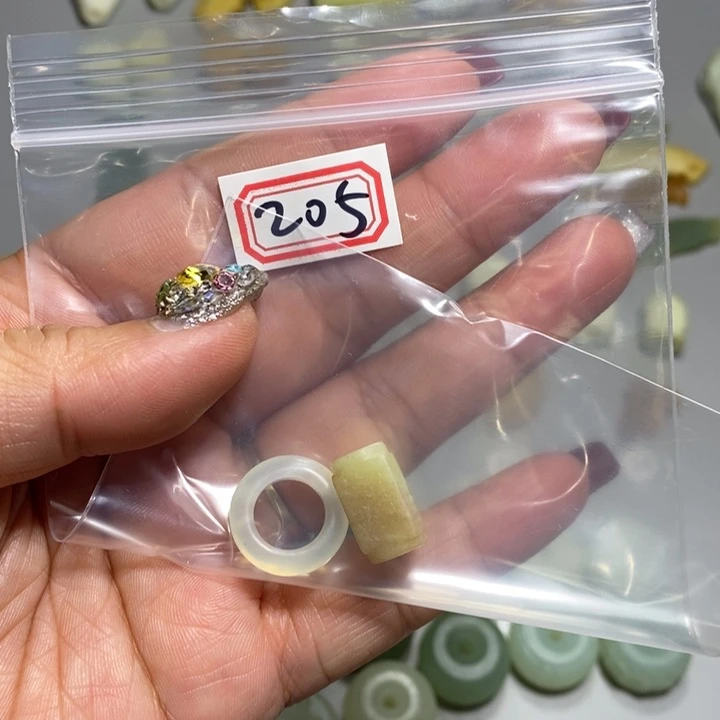 蛇纹石玉颈饰未镶嵌大**子