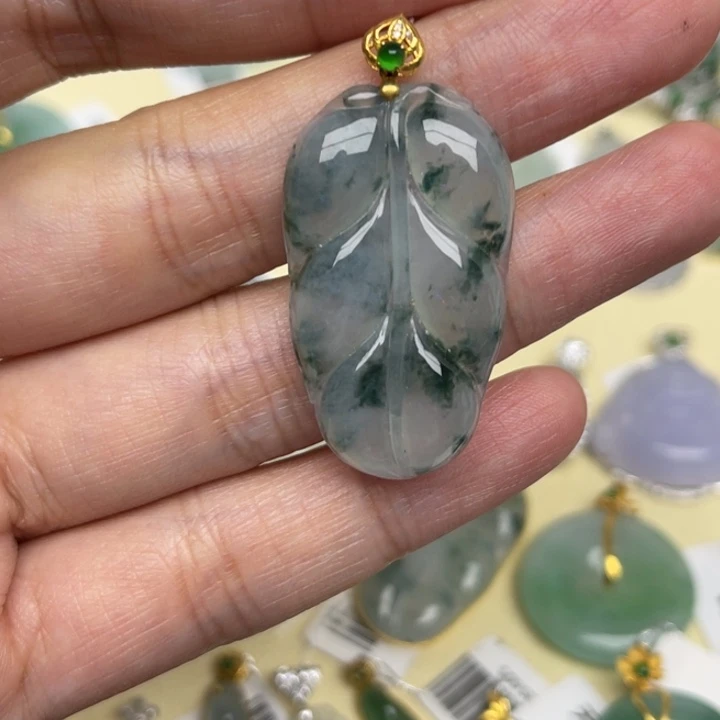 翡翠18K金镶嵌颈饰