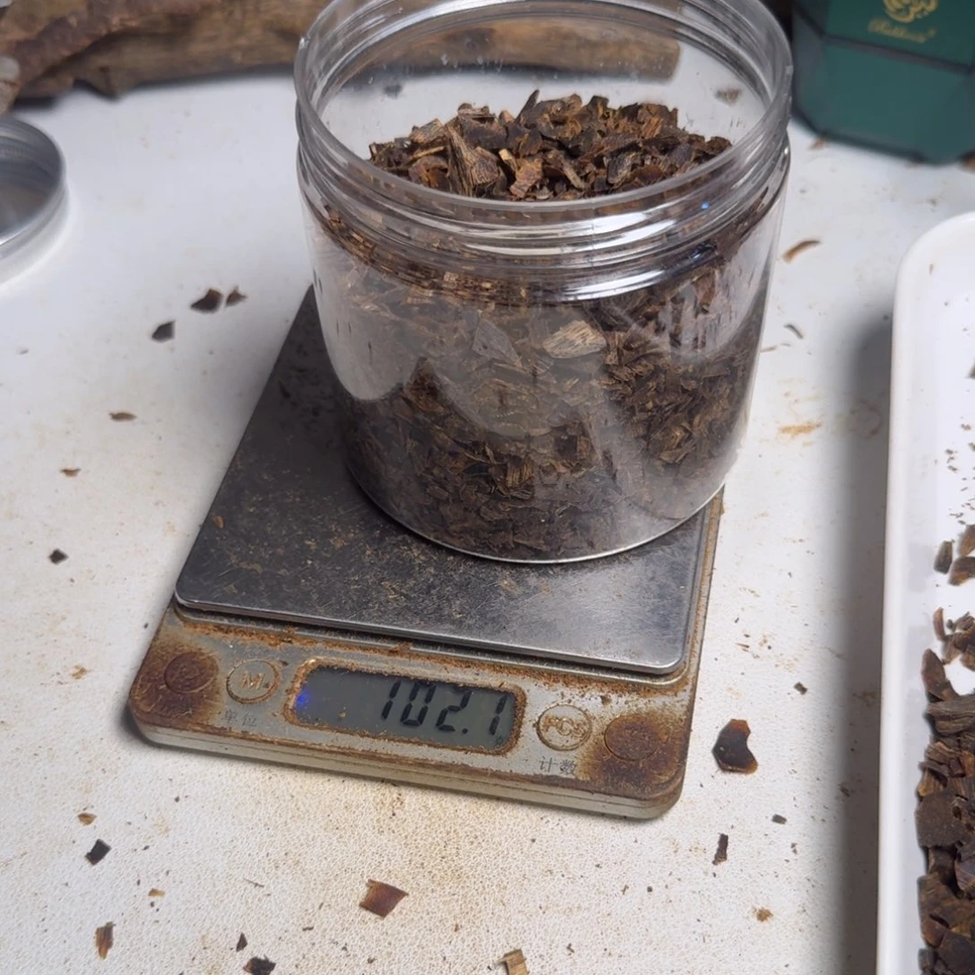 赵***生楠木海南红骨沉水切料100
