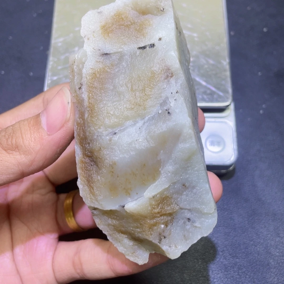 未镶嵌和田玉（糖玉）珠宝半成品