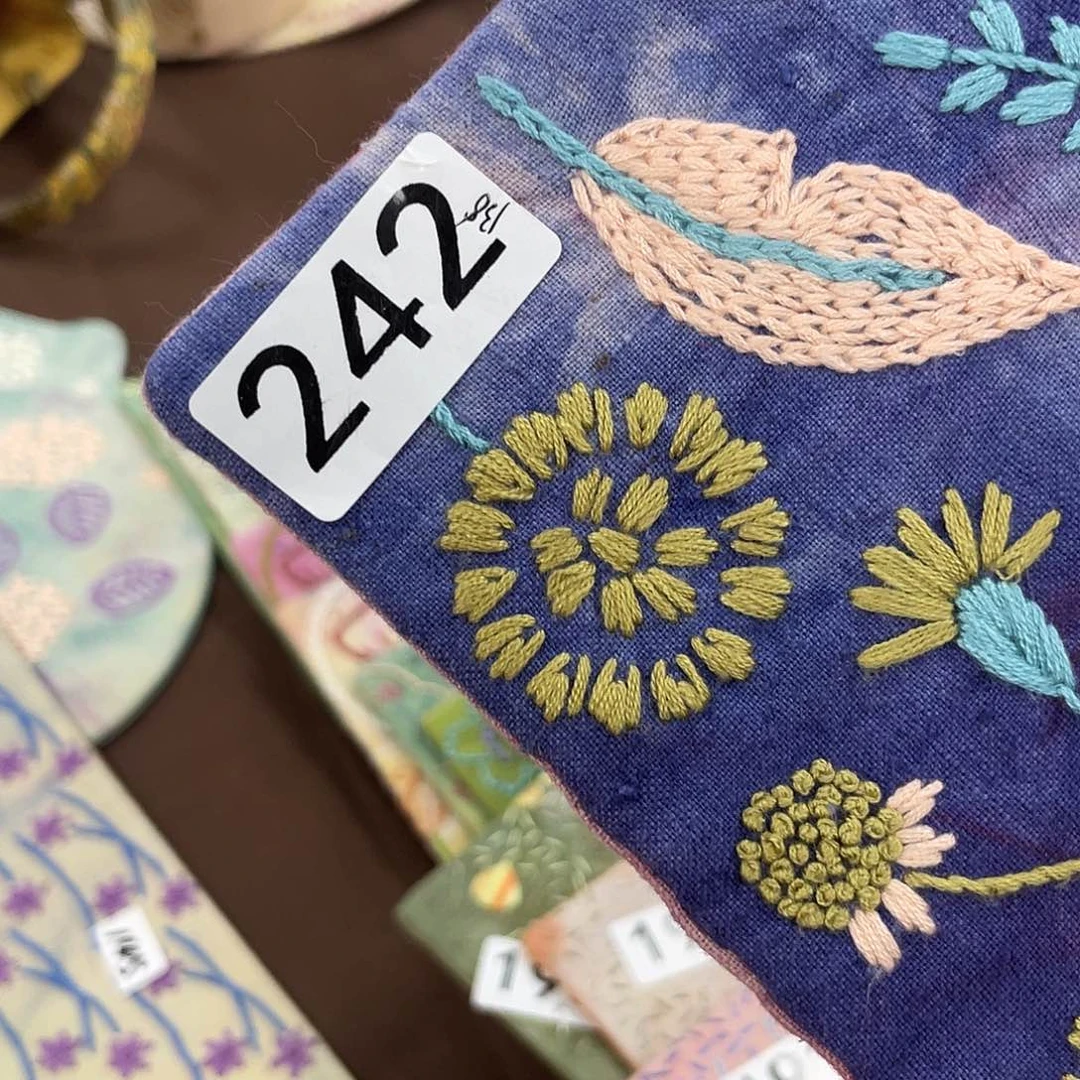 搪瓷?**宝杯子里还有好多