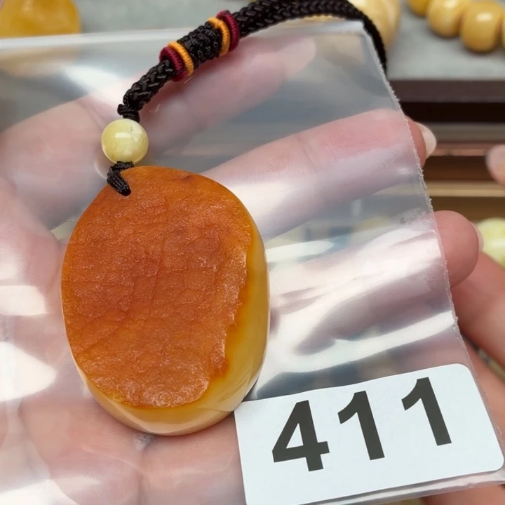 新***箱未镶嵌琥珀裸石蜜蜡