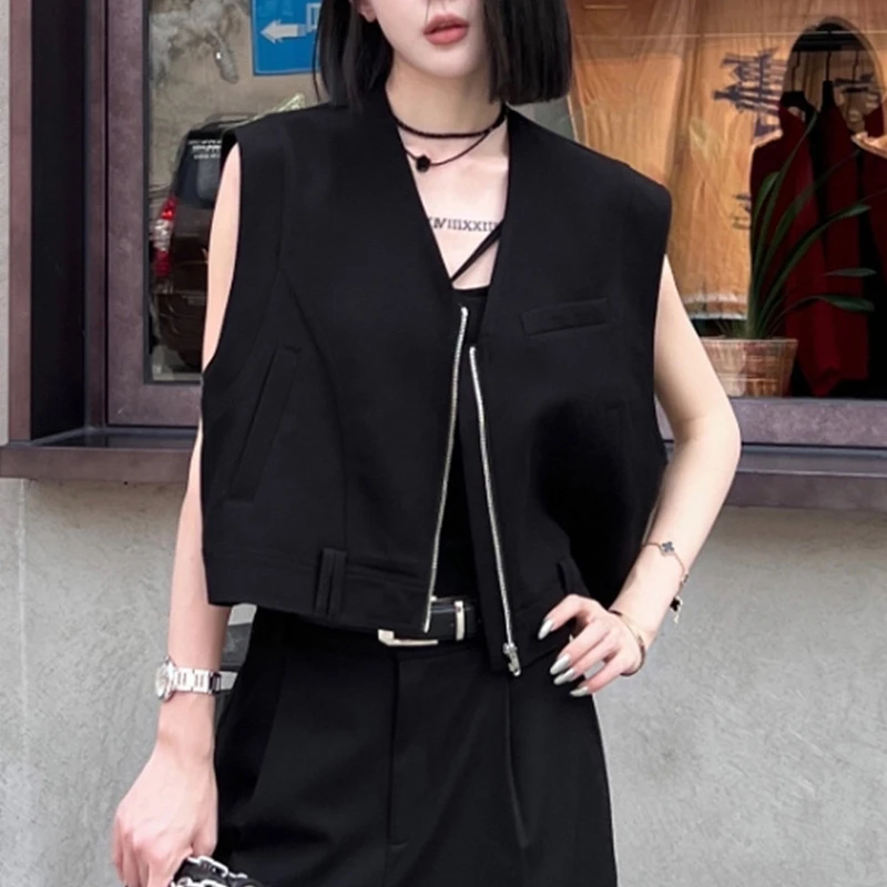 高级感简约气质复古洋气黑色马甲秋季新款女通勤百搭V领无袖上衣