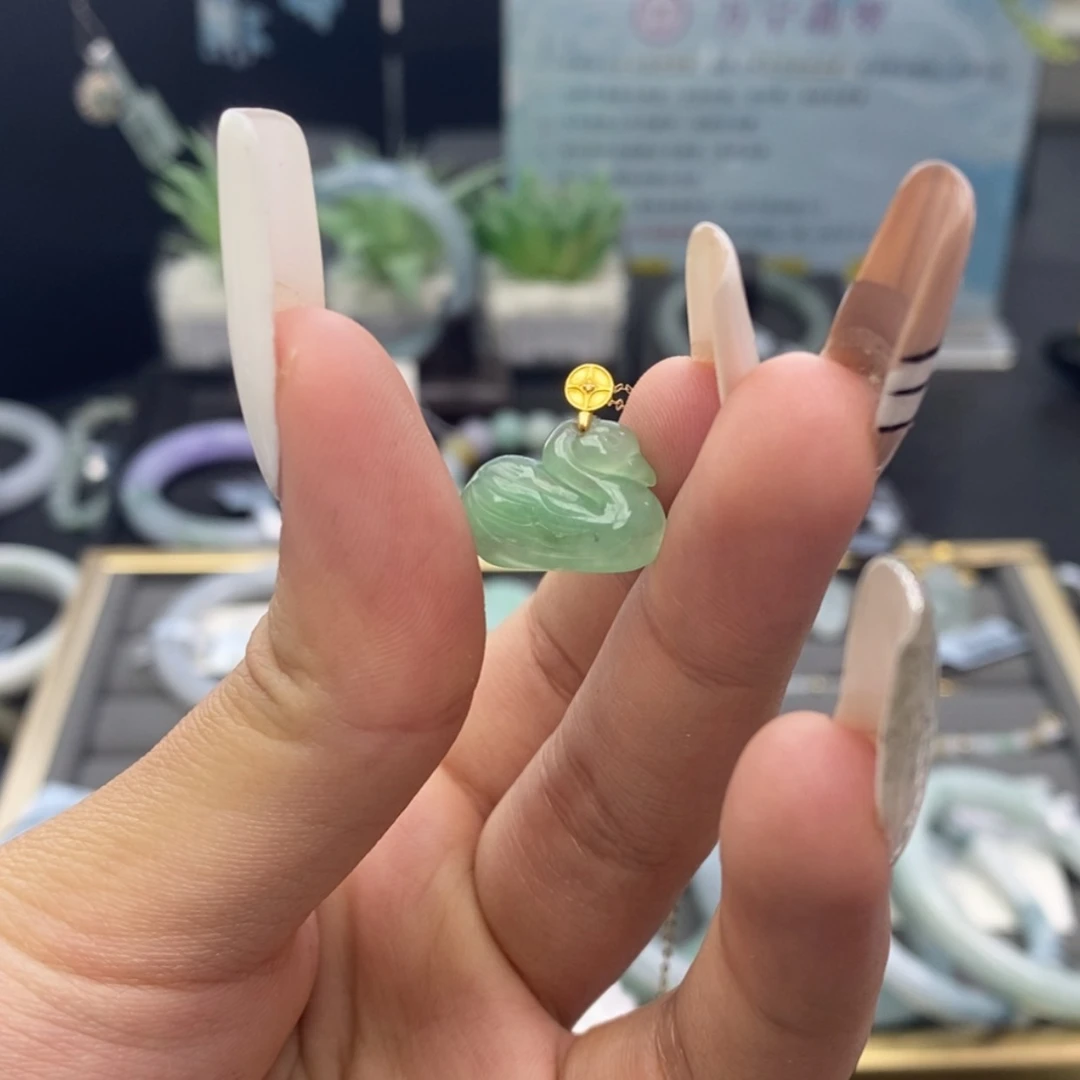 【闪购商品】吊坠(赠链)18K金镶嵌翡翠