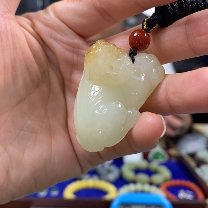 一***民和田玉未镶嵌颈饰