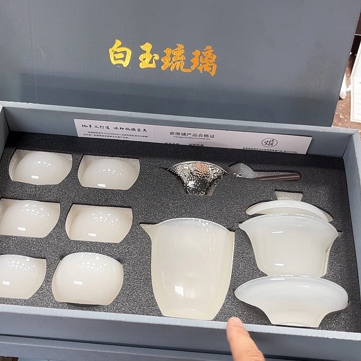 孤品茶具套装等。