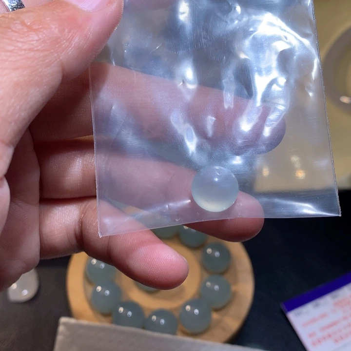 翡翠未镶嵌颈饰明**上挂件