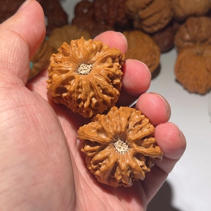 ****e把件文玩核桃狮子头核桃