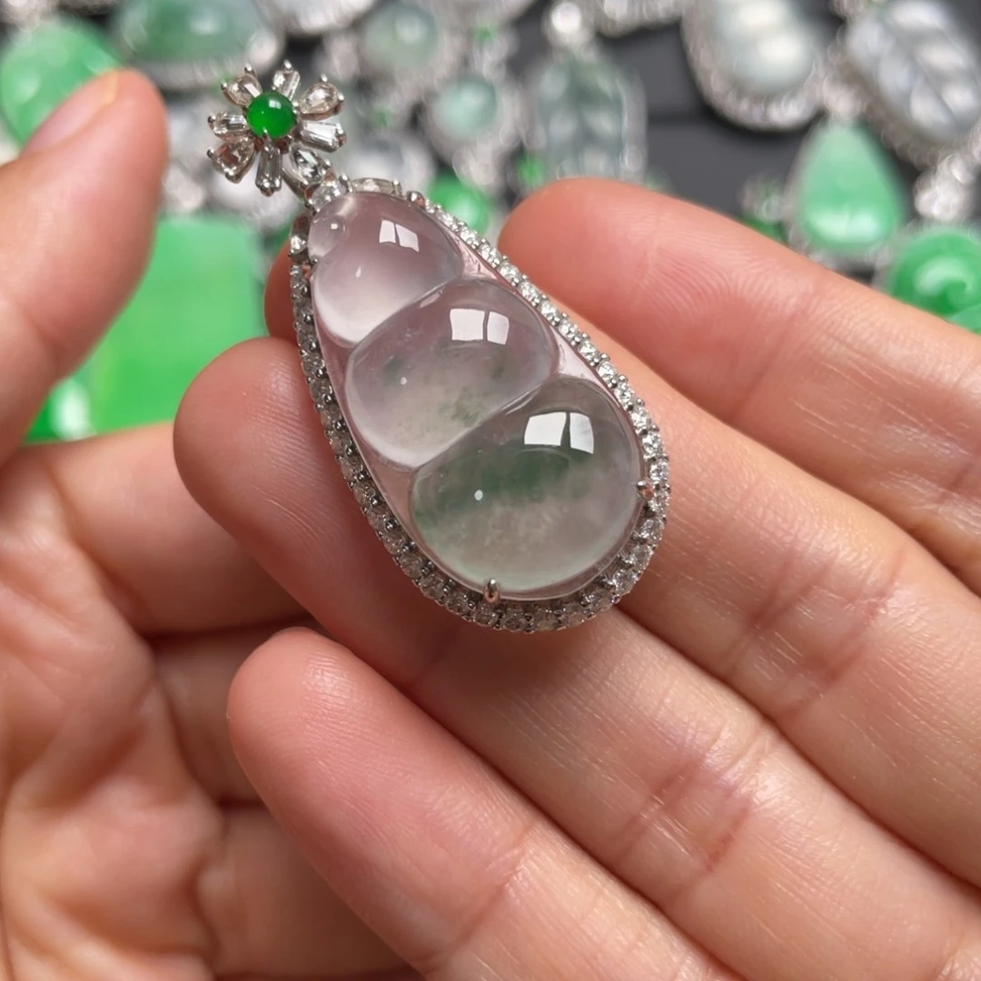 翡翠颈饰18K金镶嵌福豆