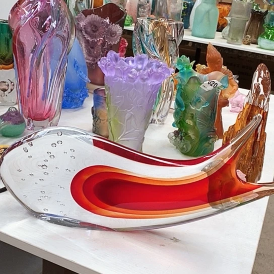 琉璃花瓶高16厘米宽38厘米水晶鱼