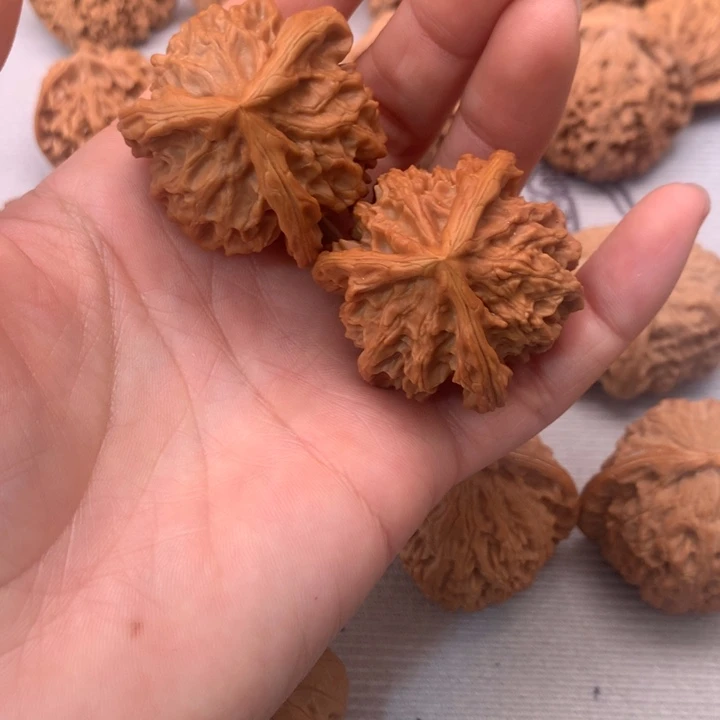 .***N文玩核桃把件盘山三棱39