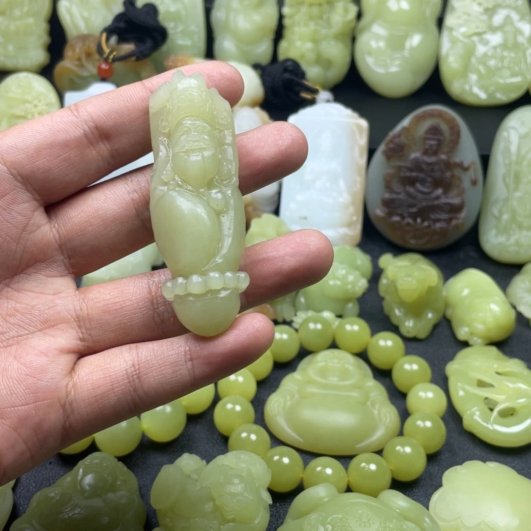 和田玉（黄玉）未镶嵌颈饰