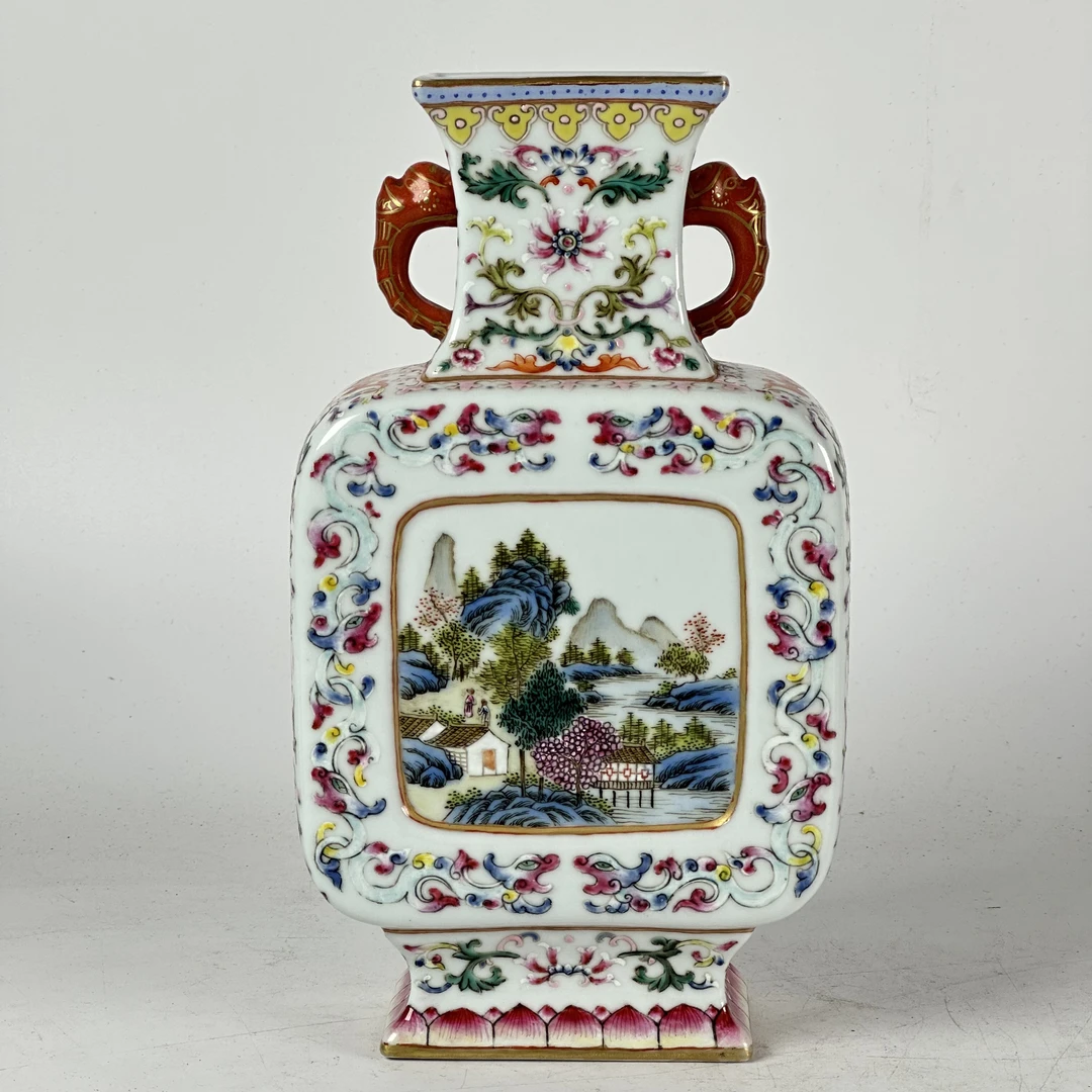 珐琅彩两面开窗双耳瓶子收藏鉴赏