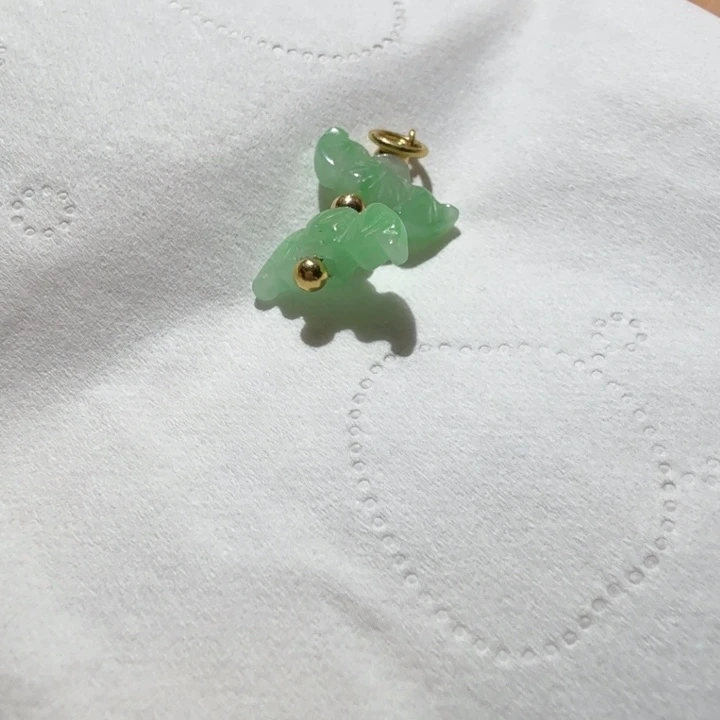 翡翠未镶嵌颈饰球***妹