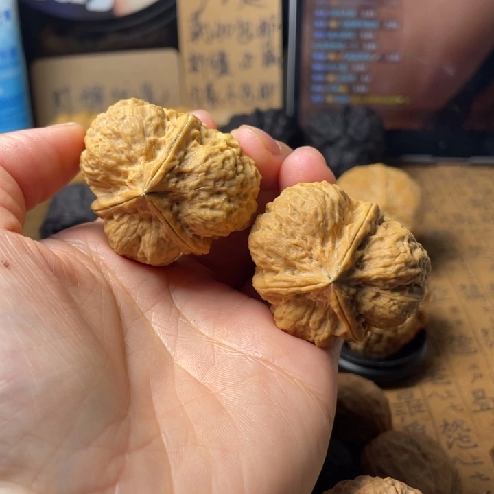 Q****m云南铁核桃默认微瑕26