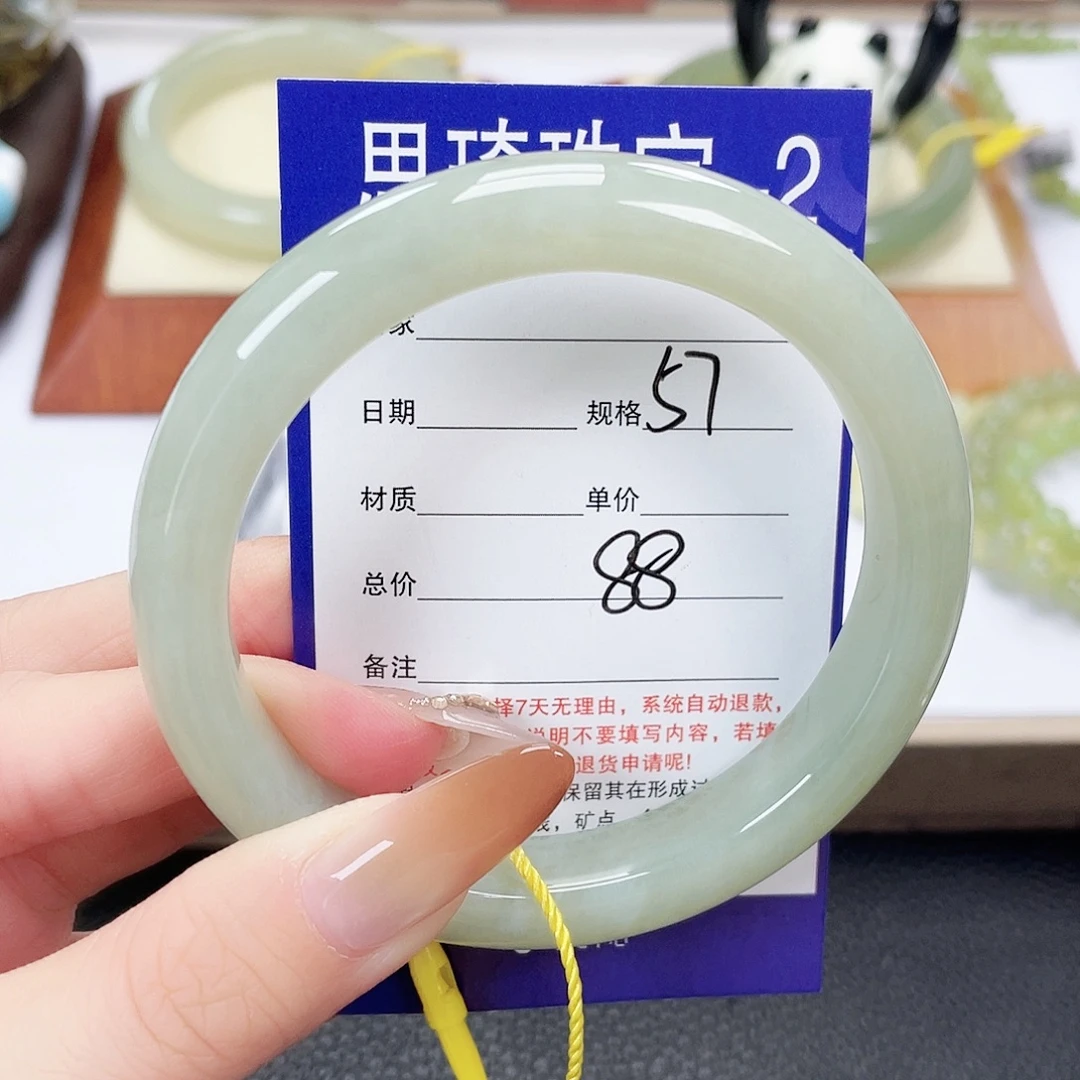 和田玉未镶嵌手镯