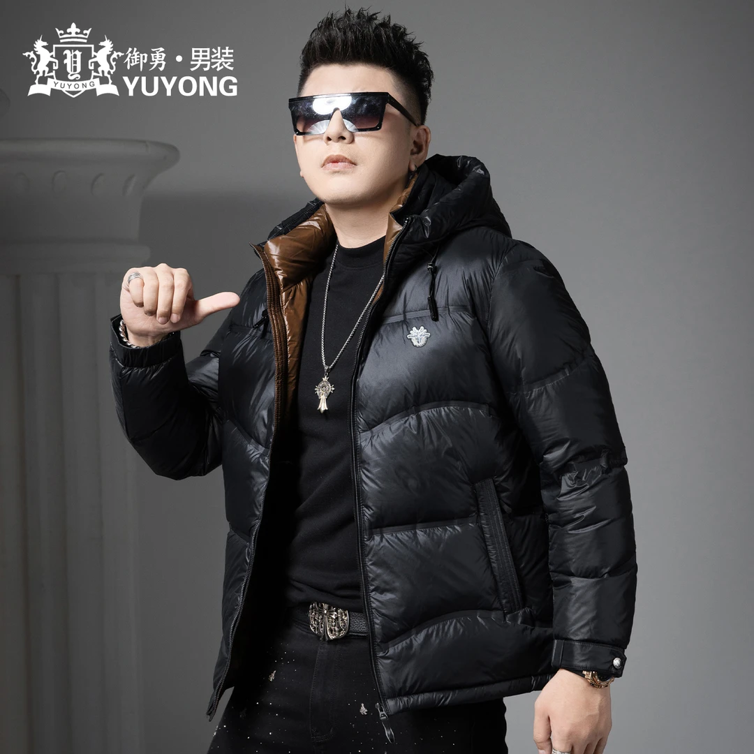 欧洲站90白鸭绒羽绒服男士连帽新款冬季时尚徽章保暖防寒服外套男