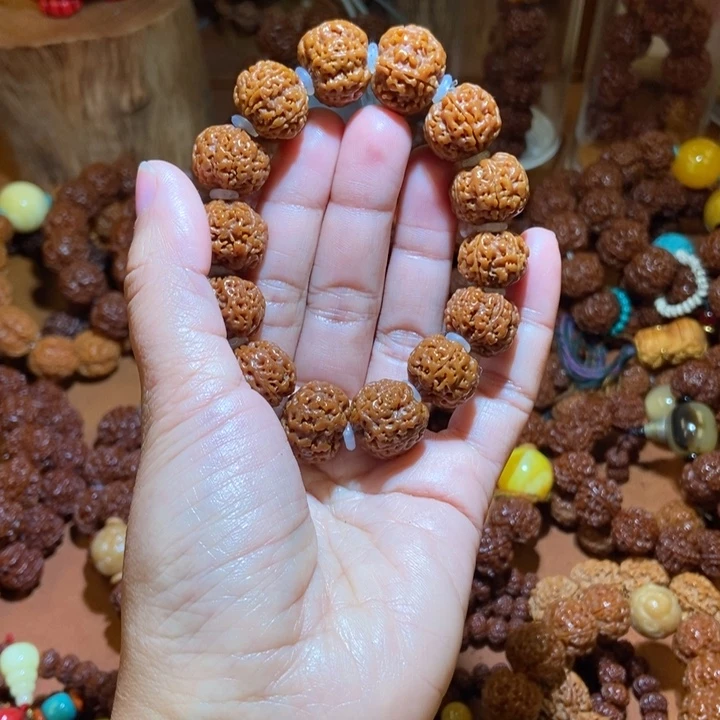 金刚菩提吊坠185半玉化肉包一物