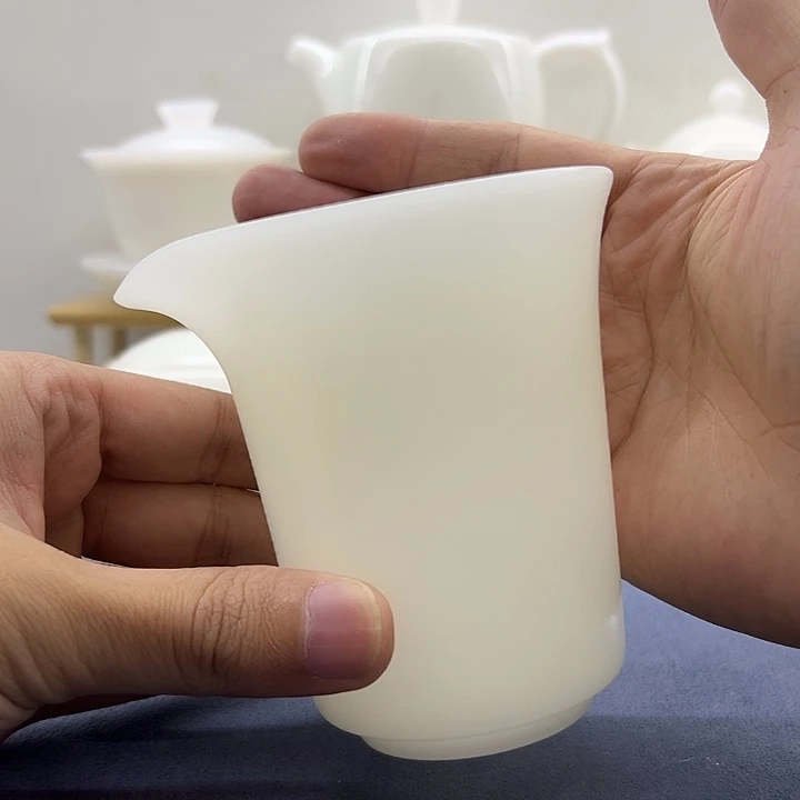 陶德化白瓷璞玉公道杯