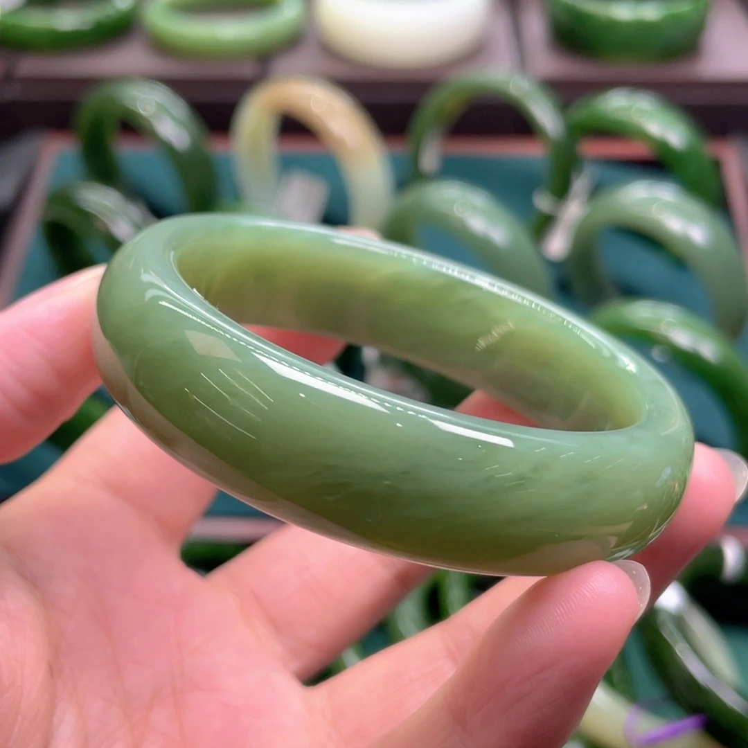 和田玉（碧玉）未镶嵌手镯