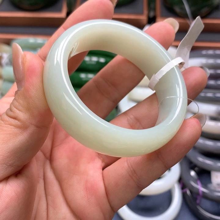 【闪购商品】未镶嵌手镯和田玉