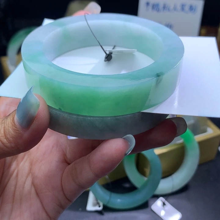 未镶嵌翡翠手镯定制翡翠