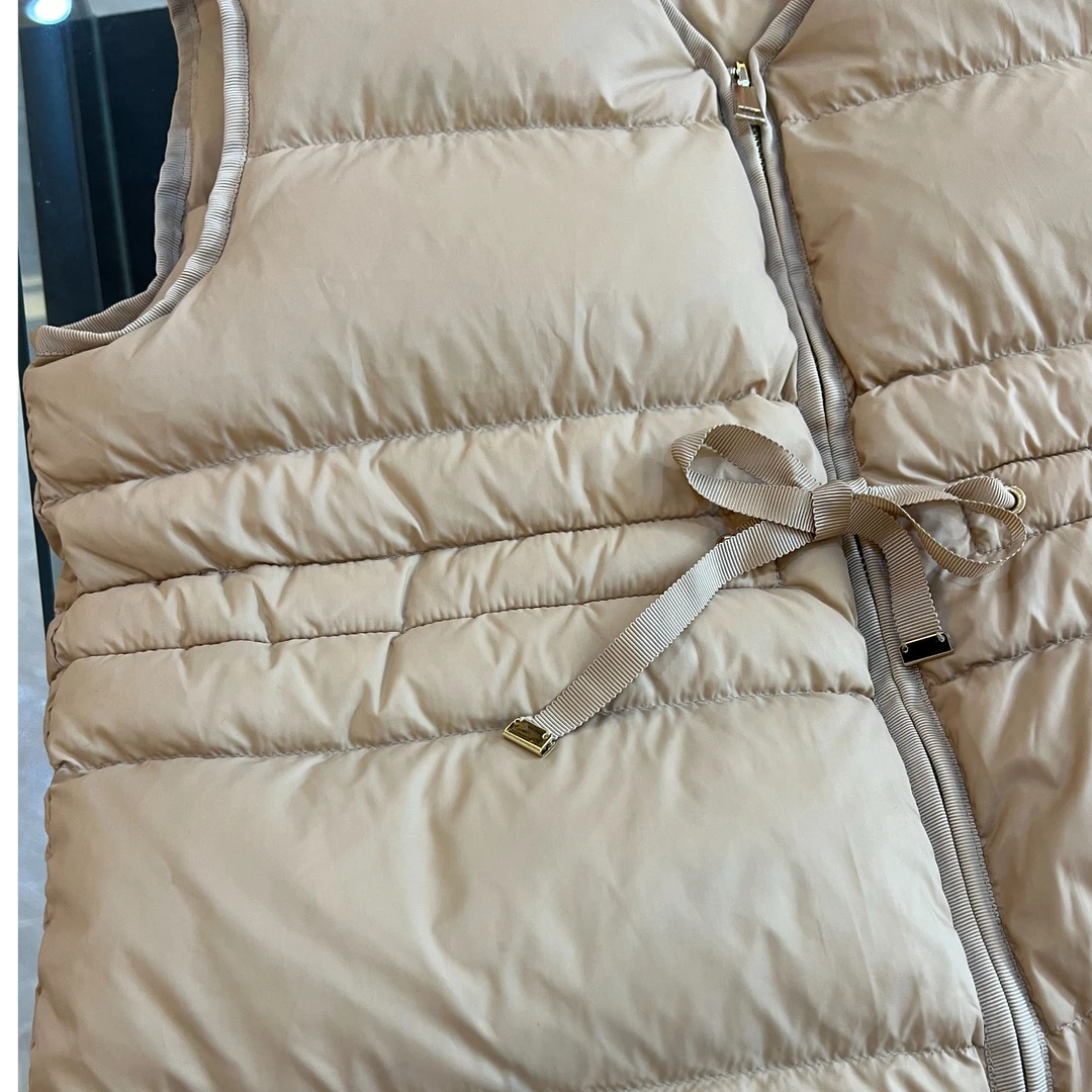 轻薄收腰V领羽绒马甲