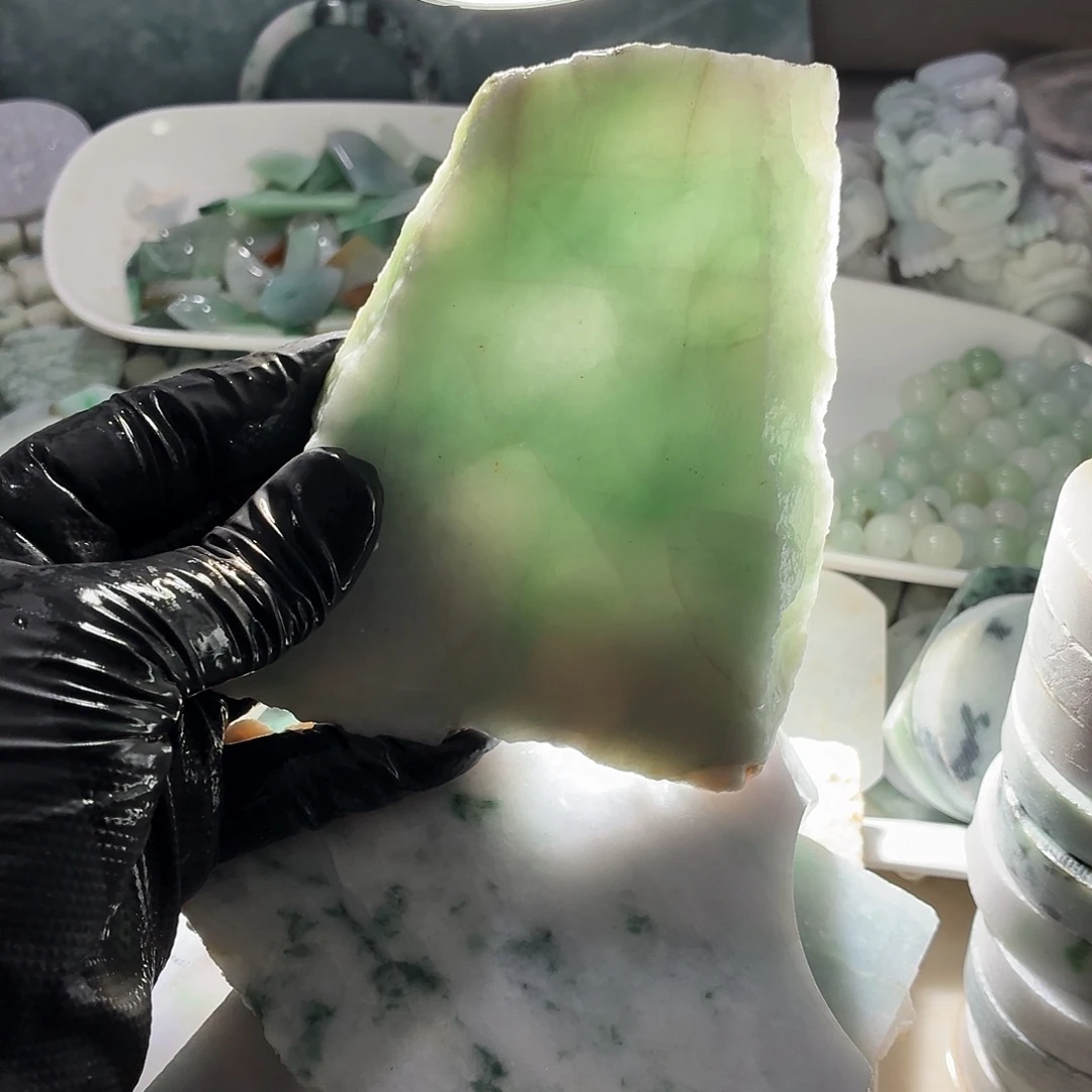 翡翠未镶嵌颈饰边角料