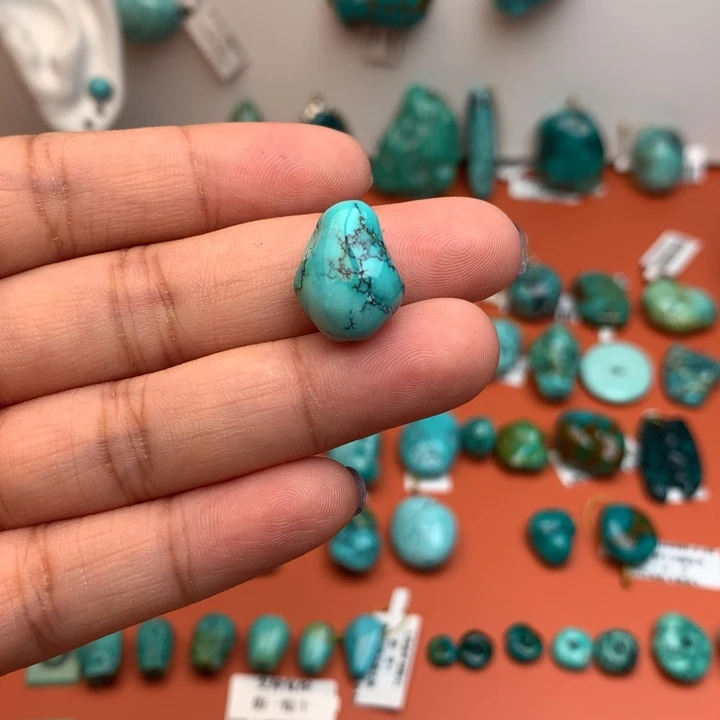 绿松石未镶嵌珠宝奇石