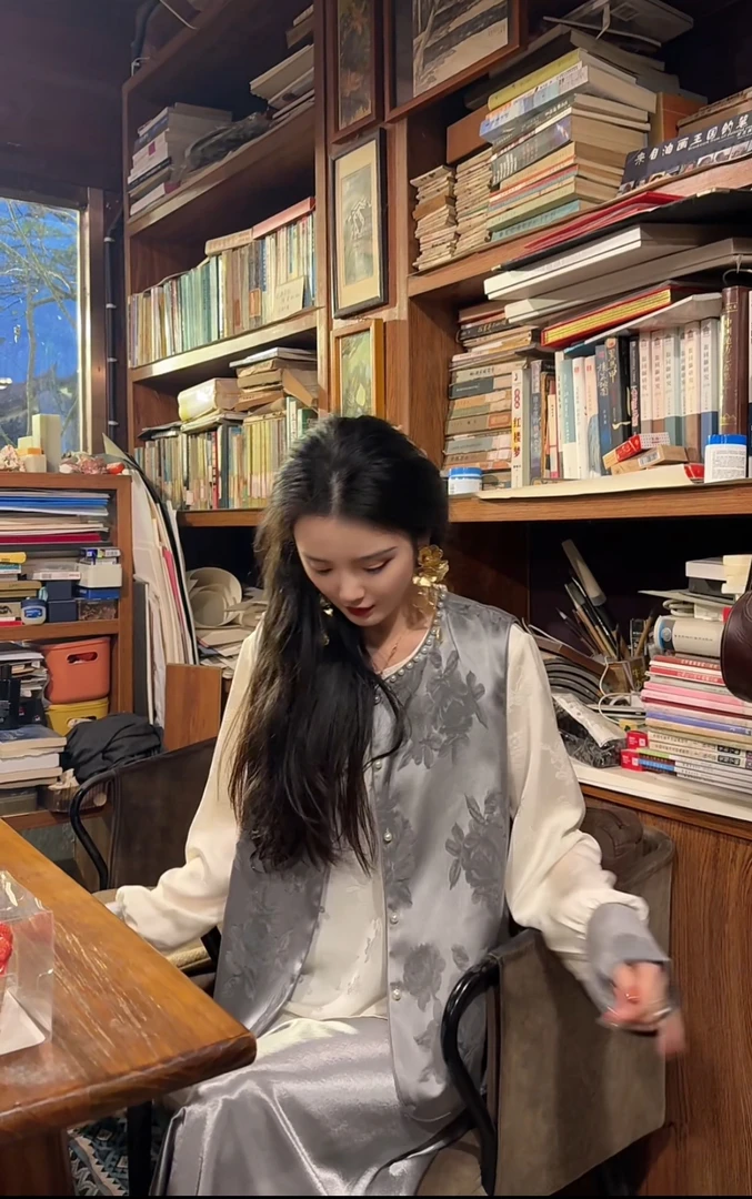 月畔湾【静逸云】新中式春季国风套装提花显瘦时尚气质马甲两件套