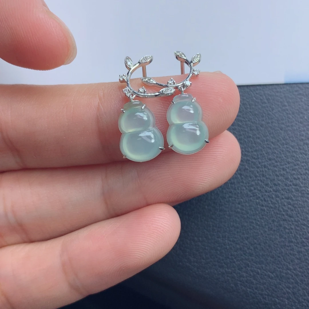 翡翠颈饰未镶嵌葫芦