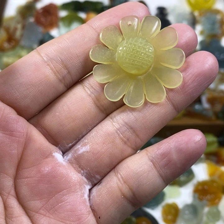 未镶嵌蛇纹石玉吊坠